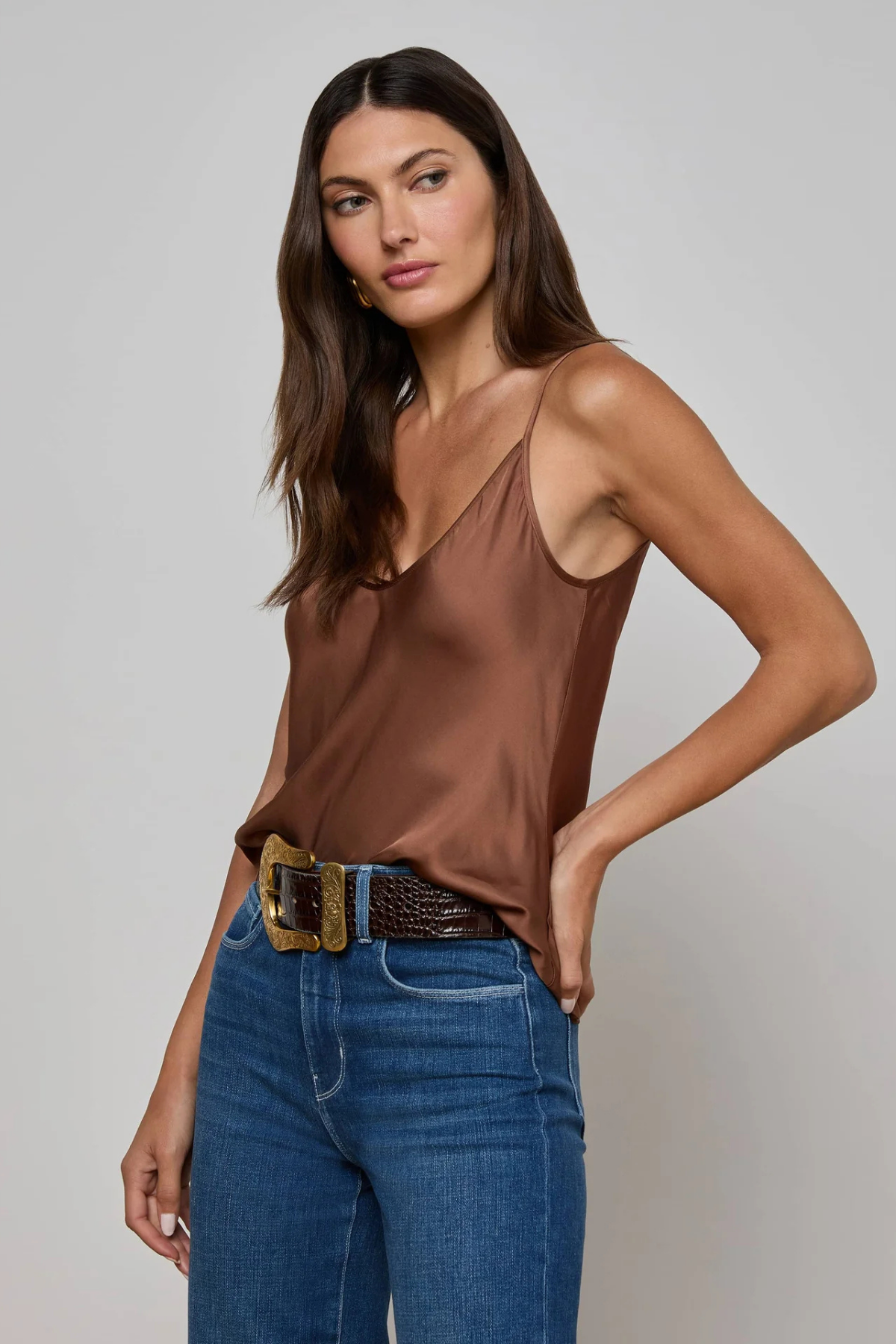 L’AGENCE | LEXI CAMISOLE- SEPIA