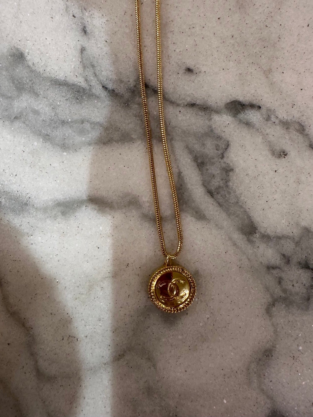 CC Etched circle gold chain